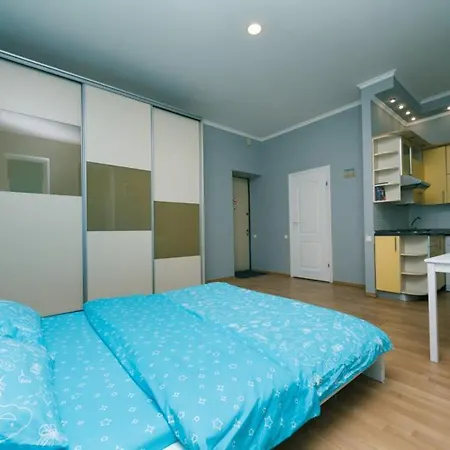 Hotrent Sity Studio Апартаменти *